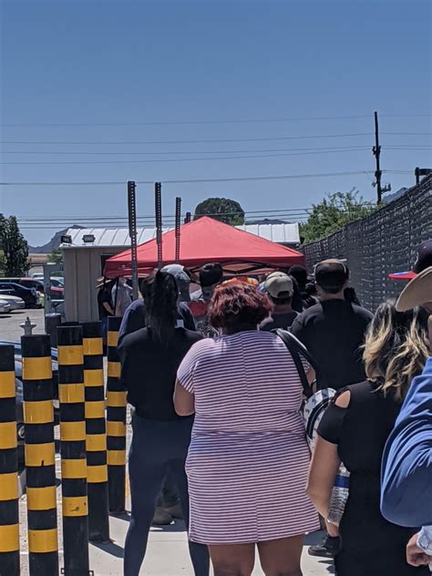 HUGE lines to pickup packages held at distribution centers : r/UPS