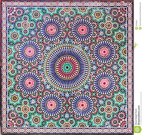 The moulded clay is fired, then glazed in the zellige colour of your choice. Zellige-Fliesen Von Marokko Stockbild - Bild von islam ...