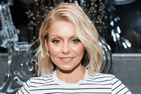 Is Kelly Ripa Pink Hair Real Or Does She Wear A Wig Fans Admire Her