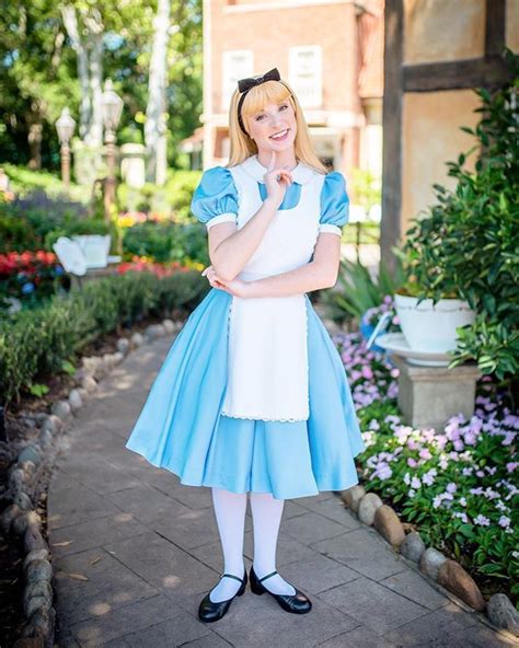 Pin By 2trh2 On Alice In Wonderland Face Character Alice Cosplay