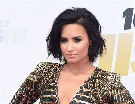 demi lovato says she doesn t think her sexuality needs to have a label