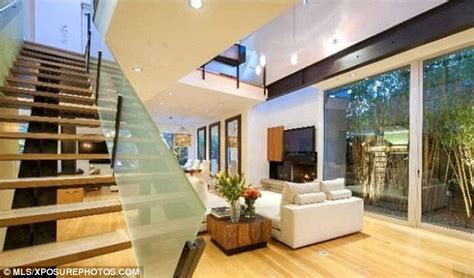 Jennifer Love Hewitt Buys Luxury 325m California Home Daily Mail Online