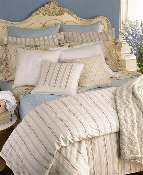 This duvet cover is covered in larges stripes in shades of aqua and gray. Ralph Lauren Villandry Cream w/ Blue & beige Stripe 12p ...