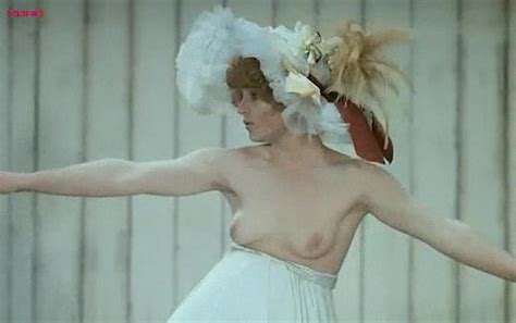 Nude Video Celebs Valerie Mairesse Nude Lune Chante Lautre Pas 1977