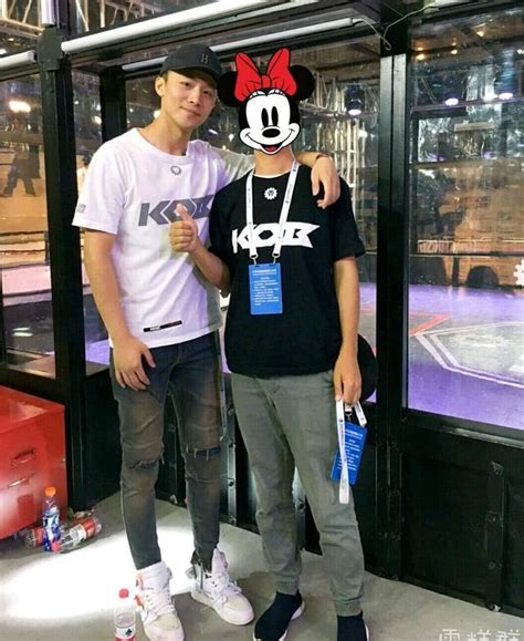 她曾經是宅男們的女神，鄰家女孩的清爽乖巧可愛，總能俘獲粉絲們的心，曾經也是一線流量小花。如今的鄭爽代孕、借貸官司、棄子不養，這些辭彙怎麼都和她聯繫了起來，讓人不敢相信。 轉載請註明： 鄭爽和張恆的恩怨里，到底誰才是贏家？ | 天天要聞. 鄭爽首度確認張恆是男友，曝對方尿尿細節還公開笑他"很娘"__新浪網-北美