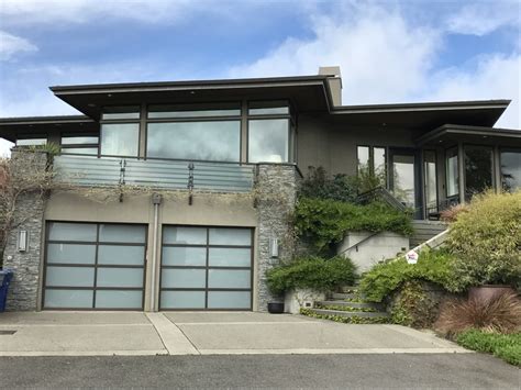 Formally dakota garage doors, keeping the same values and traditions. Contemporary Garage Doors | DistribuDoors