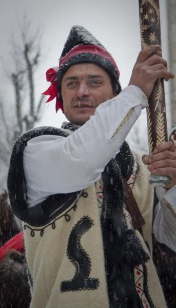 Steaua sus răsare ca o taină mare steaua strălucește și lumii vestește și lumii vestește. "Steaua sus Rasare" Festival - customs & traditions in ...