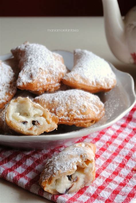 Check spelling or type a new query. cassatelle con la ricotta, ravioli dolci di Carnevale ...