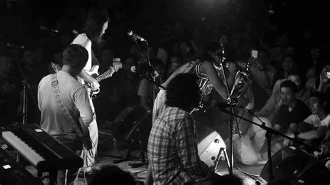 Hadir rumah kaca suasana baru dengan sentuhan arsitektur lanskap. Efek Rumah Kaca ft. Oomleo - Sebelah Mata (LIVE, 5 ...