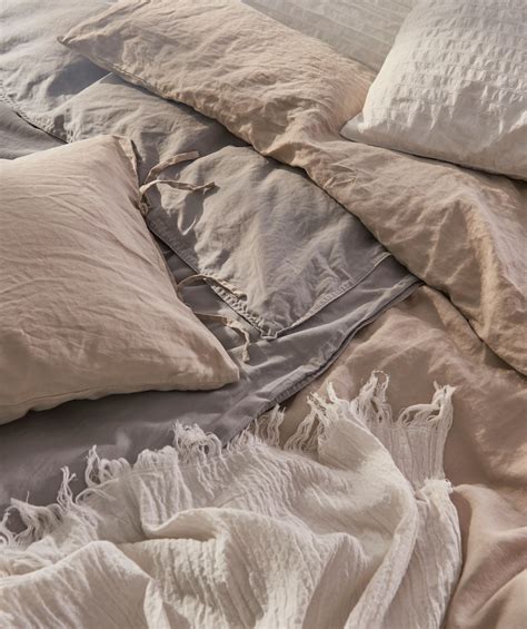 A Natural Cosy Bedroom Bed Linens Luxury Neutral Bed Linen Bed