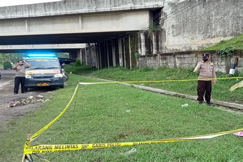 Geger Mayat Pria Penuh Luka Tusuk Ditemukan Di Bawah Jembatan Tol Ciwaringin