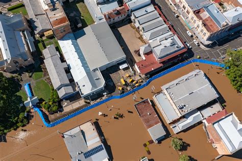 Temporary Flood Levee Successfully Saves Maryborough Shops From