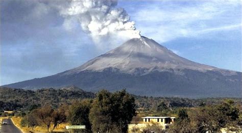 Explosive Mexicos Popocatepetl Volcano Erupts 39 Times In 24 Hour