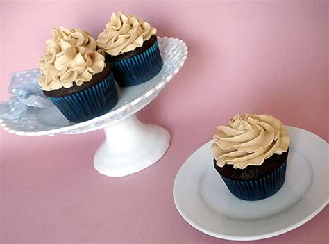 Eggless vanilla buttercream icing (perfect for cakes, cupcakes and macarons). Mocha Cupcakes with Espresso Buttercream Frosting Recipe ...
