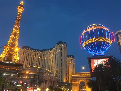 Last vegas movie reviews & metacritic score: Las Vegas Strip bei Nacht - Einzigartig und wunderschön