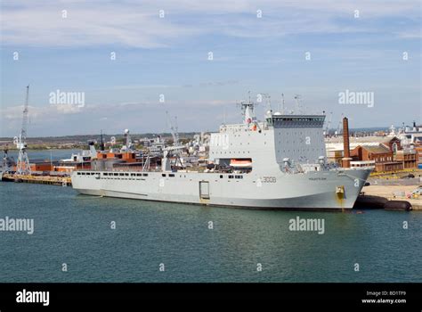 Rfa Mounts Bay L3008 Is A Bay Class Auxiliary Landing Ship Dock Of