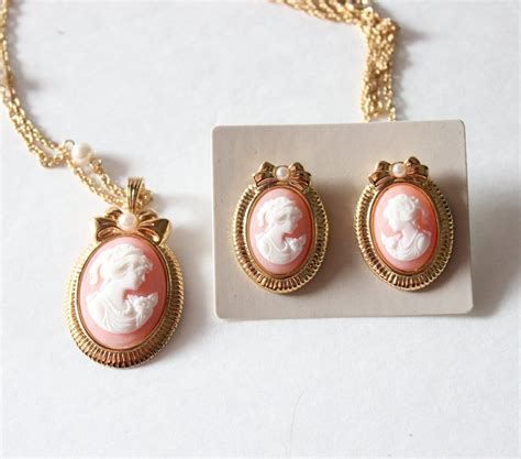 Vintage Avon Pink Cameo Gold Tone Necklace And Earrings Set