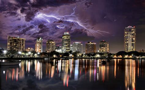 Lightning Over City Hd