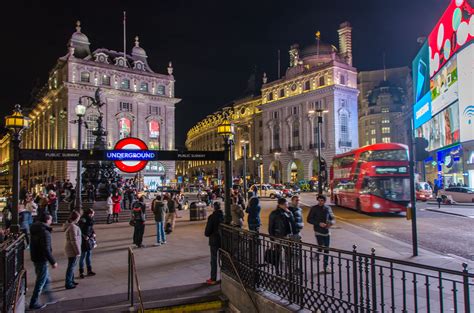 Piccadilly Circus At Night In London Trafalgar Square London Visit