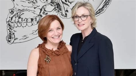 Who Is Jane Lynchs Partner Is Jane Lynch Lesbian The Tough Tackle