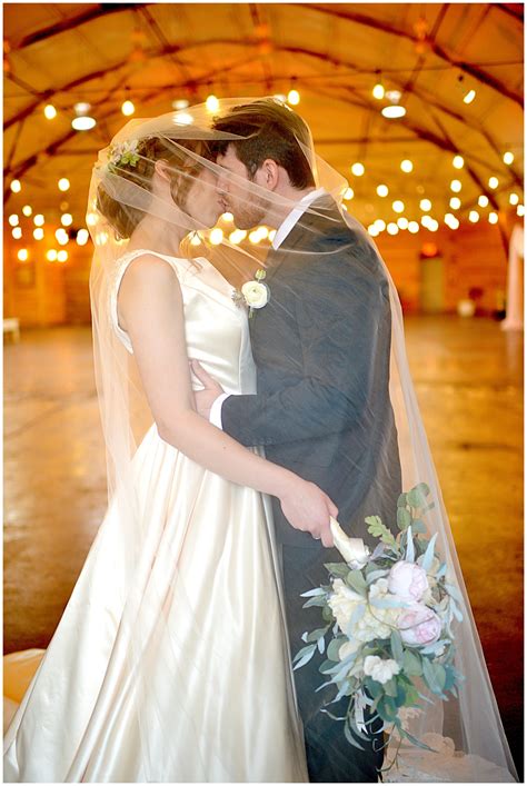 Online wholesale silk rose petals, florist tools & flower arranging supplies. Orlando wedding couple uses silk flowers for bouquet ...