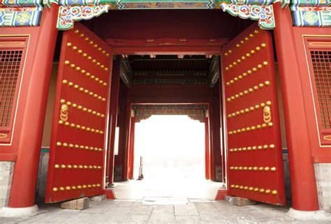 The open door policy is a concept in foreign affairs, which usually refers to the policy in 1899 allowing multiple imperial powers access to china, with none of them in control of that country. Chinese Doors Open - Rothrock's Kung Fu & Tai Chi