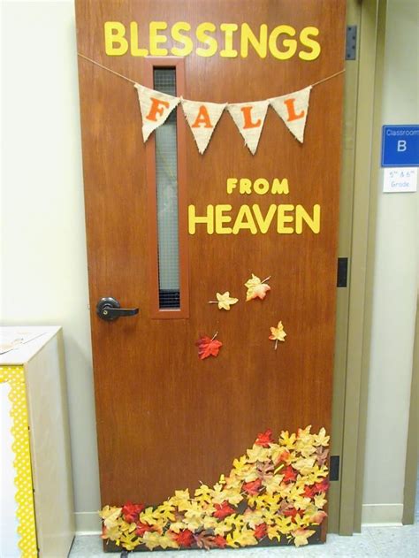You will find pumpkins, halloween, thanksgiving, apples, and more ideas! Fall classroom door decoration | Classroom Decor ...