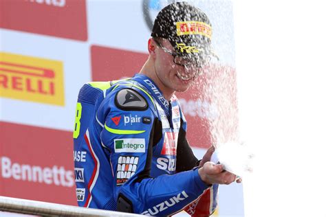 bradley ray stays with buildbase suzuki for the 2019 bsb series rescogs