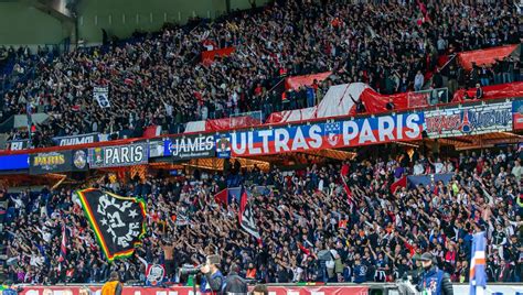 Les Ultras Parisiens Demandent Au Psg De Continuer à Jouer Ses Matchs