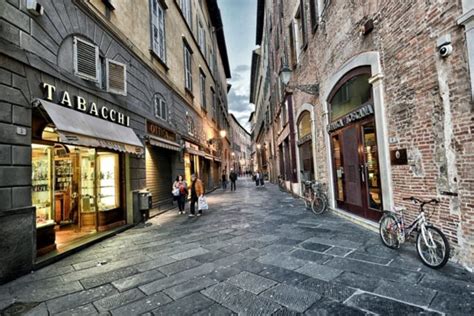 The tuscan city also has hotels for every kind of traveller. 8 Photos of Backs-Streets Lucca — Tuscany's Best-Kept ...