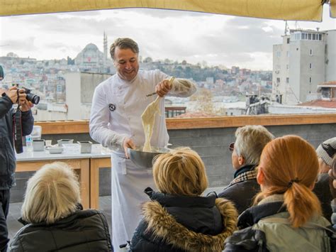 Cem aydoğdu moderatörlüğünde canlı yayınlanacaktır. Ekmek Yapımına Dair Özel Bir Etkinlik: Şehrin Fırıncıları