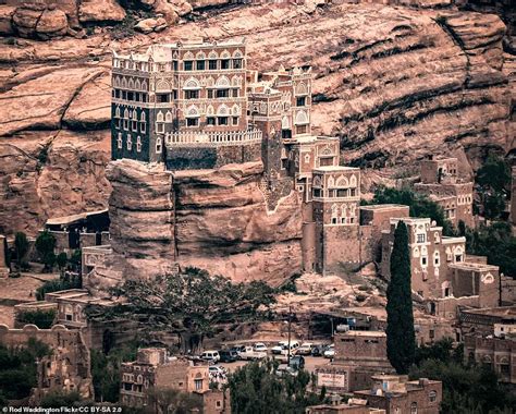The Spectacular Five Storey Dar Al Hajar Palace In Yemen That Grows
