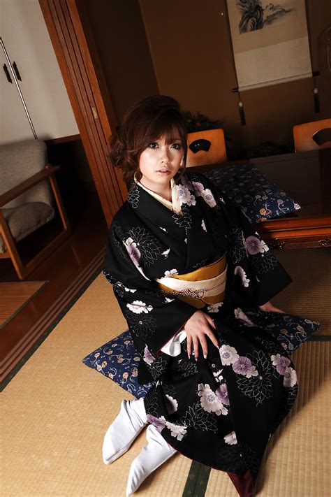 Rio Hamasaki Sexy Traditional Japan Photo