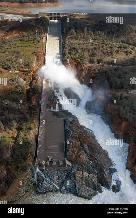 Oroville Dam Spillway Damage Hi Res Stock Photography And Images Alamy