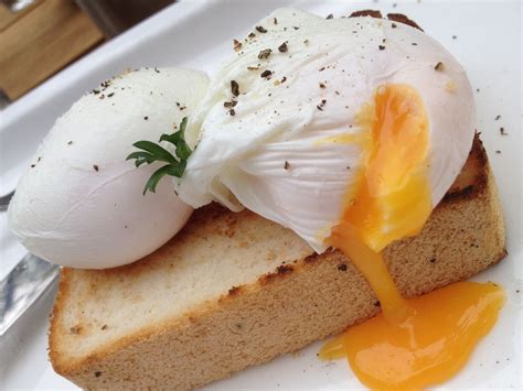 This Trick Will Help You Make Perfect Poached Eggs In Seconds Food