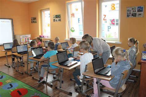Pierwsze zajęcia komputerowe Niepubliczna Szkoła Podstawowa im Marii