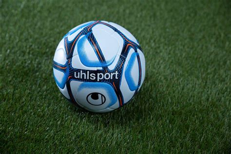 In the regular season teams will play each other once. uhlsport présente les ballons 2020-2021 de la Ligue 1 et de la Ligue 2