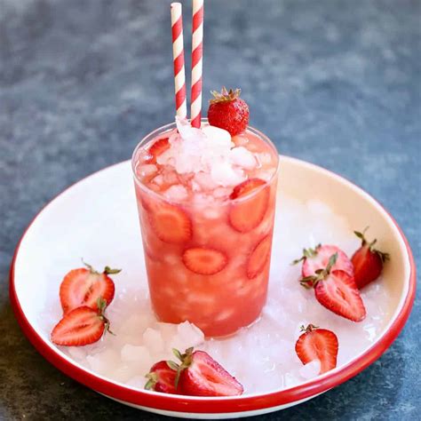 How To Make The Strawberry Acai Refresher Studio Delicious