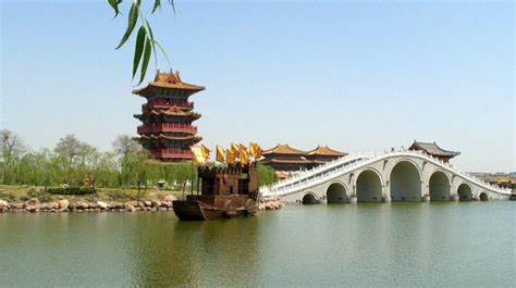 Henan/honan) ist eine provinz in der östlichen mitte der volksrepublik china.in henan befinden sich die städte luoyang und kaifeng, die beide zu verschiedenen zeiten hauptstädte des chinesischen kaiserreiches waren. 河南省開封市唯一一個國家5A級旅遊景點 - 壹讀