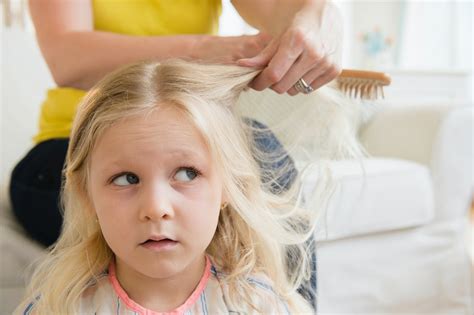 Kids Crying While You Brush Their Hair Is Maddening But Common — Here
