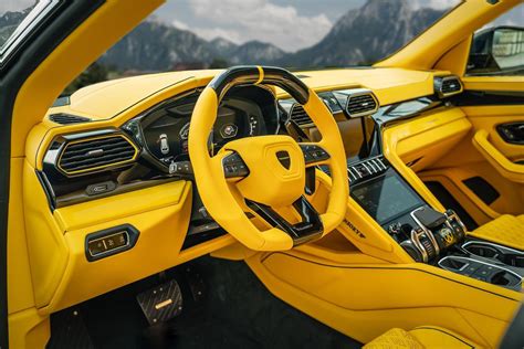 Top 300 Lamborghini Urus Inside