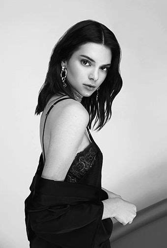 Kendall Jenner - PacSun Spring Collection 2017 | Kendall jenner modelando, Kendall jenner ...