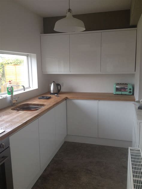 Thinking of going black for your next kitchen? Pin by Lisa Alfano on For the Home | Wood worktop, Kitchen ...