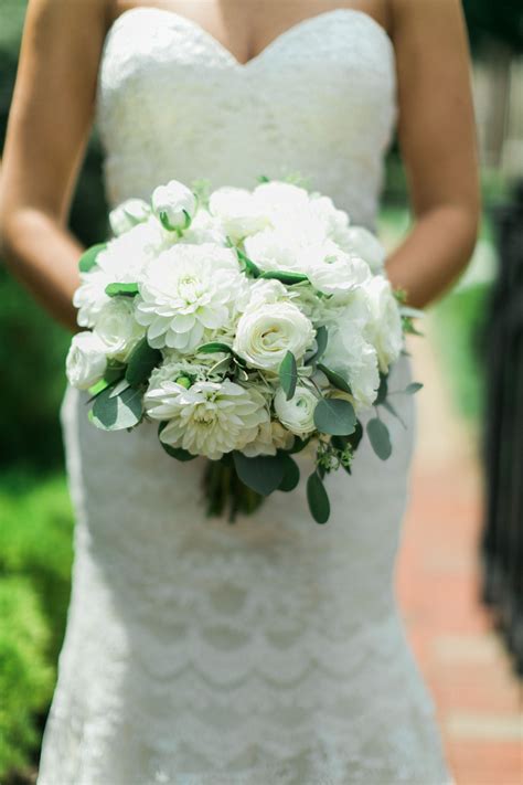 Situated in auckland's exclusive wine region of kumeu gracehill vineyard estate is a very elegant venue. bridal bouquet by May Flowers | photo by Cinderella ...