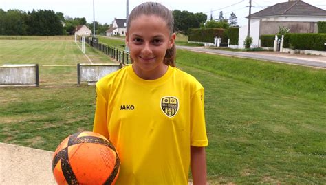 Échenon Football Romane 13 ans vient dêtre recrutée par le DFCO