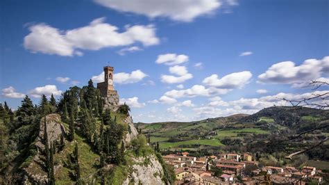 It is one of the most fertile and productive regions of italy, thanks to the mitigating effect that the adriatic sea has on the coastal climate. Valentine's Day: 10 places to make them fall in love ...