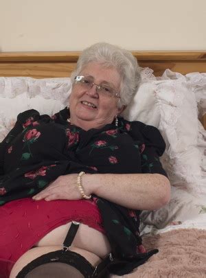 Mature Nl Maturenl Model British Granny Playing With Her Voluptous Body