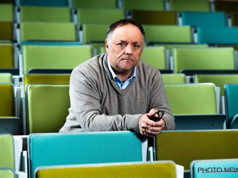 Marc van ranst studeerde geneeskunde aan de universiteit hasselt (toen l.u.c.) en behaalde het bachelordiploma in. Marc Van Ranst haalt scherp uit: "Mensen krijgen geen ...