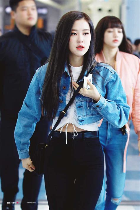 In this article, we have compiled some of the best hairstyles for our visitors. Blackpink-Rose-Airport-Fashion-Jeju-Island-10