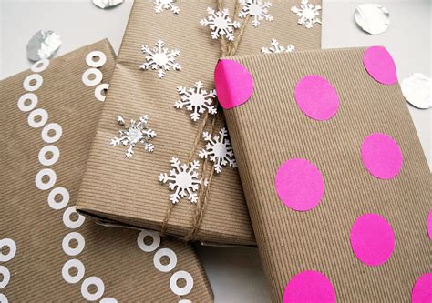 Gift wrapping ideas using brown paper. Remodelaholic | 25 Upcycled and Low-Cost Gift Wrapping Ideas